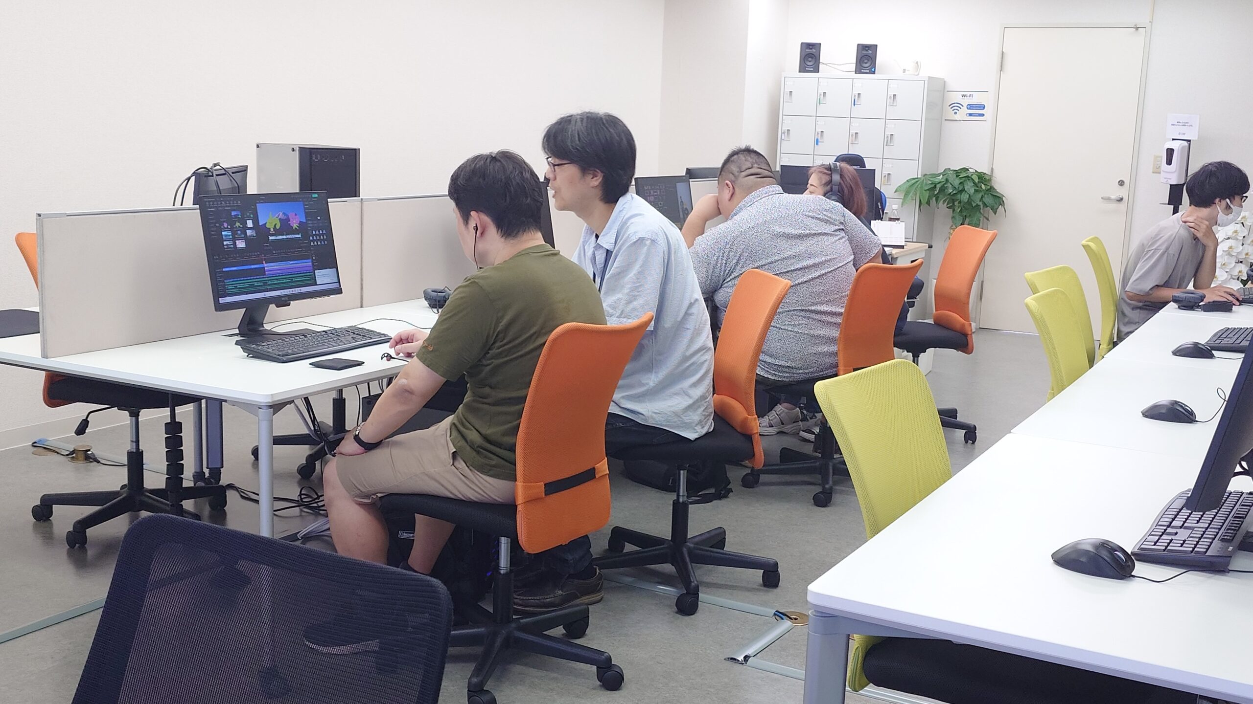 デジタルワークスAZでパソコン作業をしている様子